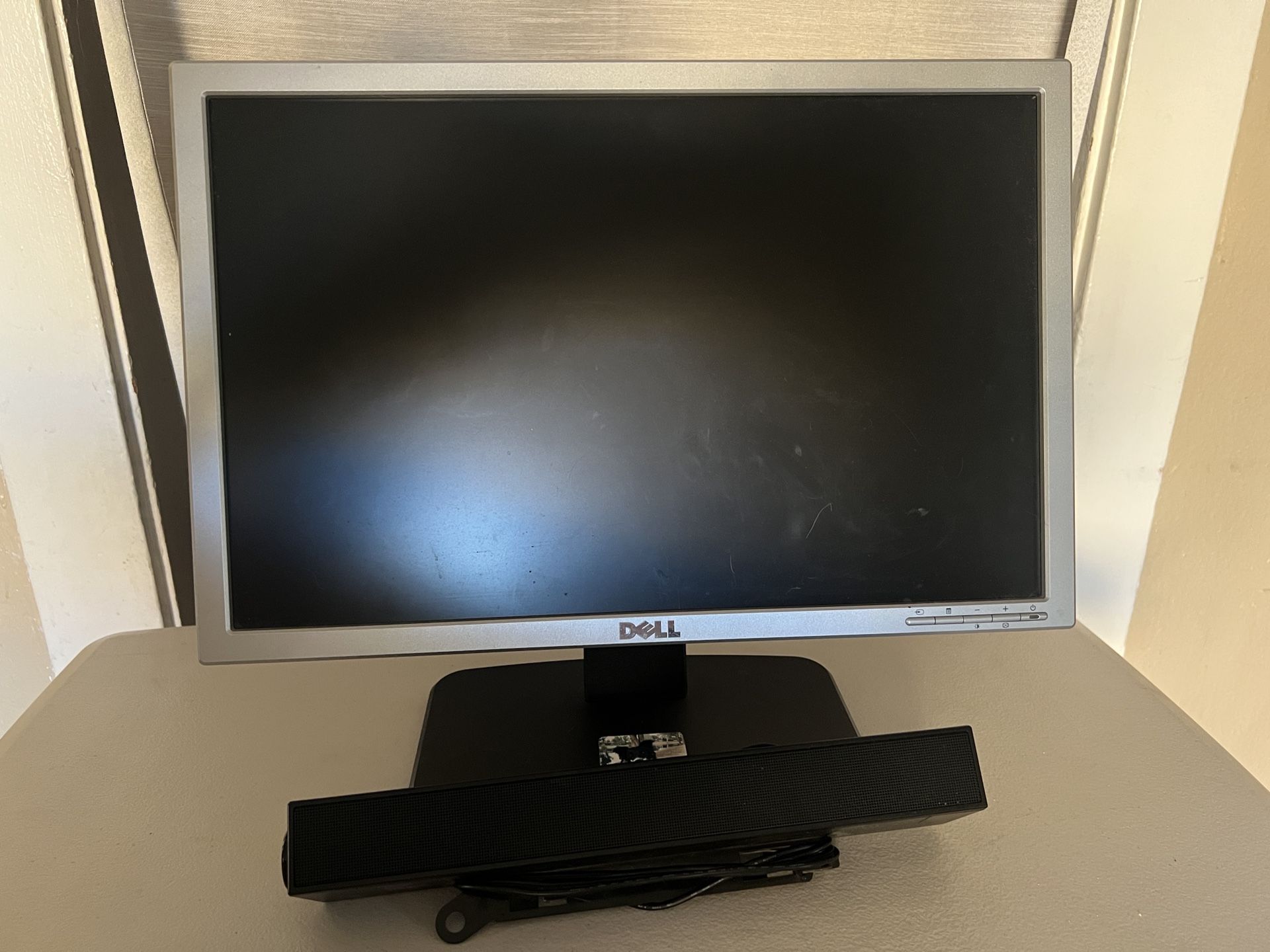FREE 18” Dell LCD Monitor with Speaker; VGA and DVI Connections
