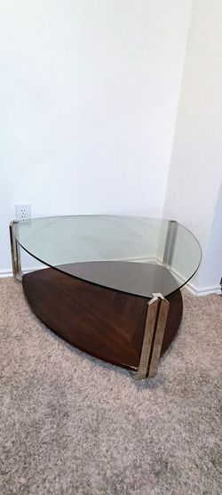 LARGE 3-Corner Wood/Metal/THICK Glass Coffee TABLE Heavy on 3 Swivel Casters  16"H X 39" L X 40.5"W