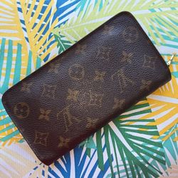 Authentic LOUIS VUITTON Zippy Wallet
