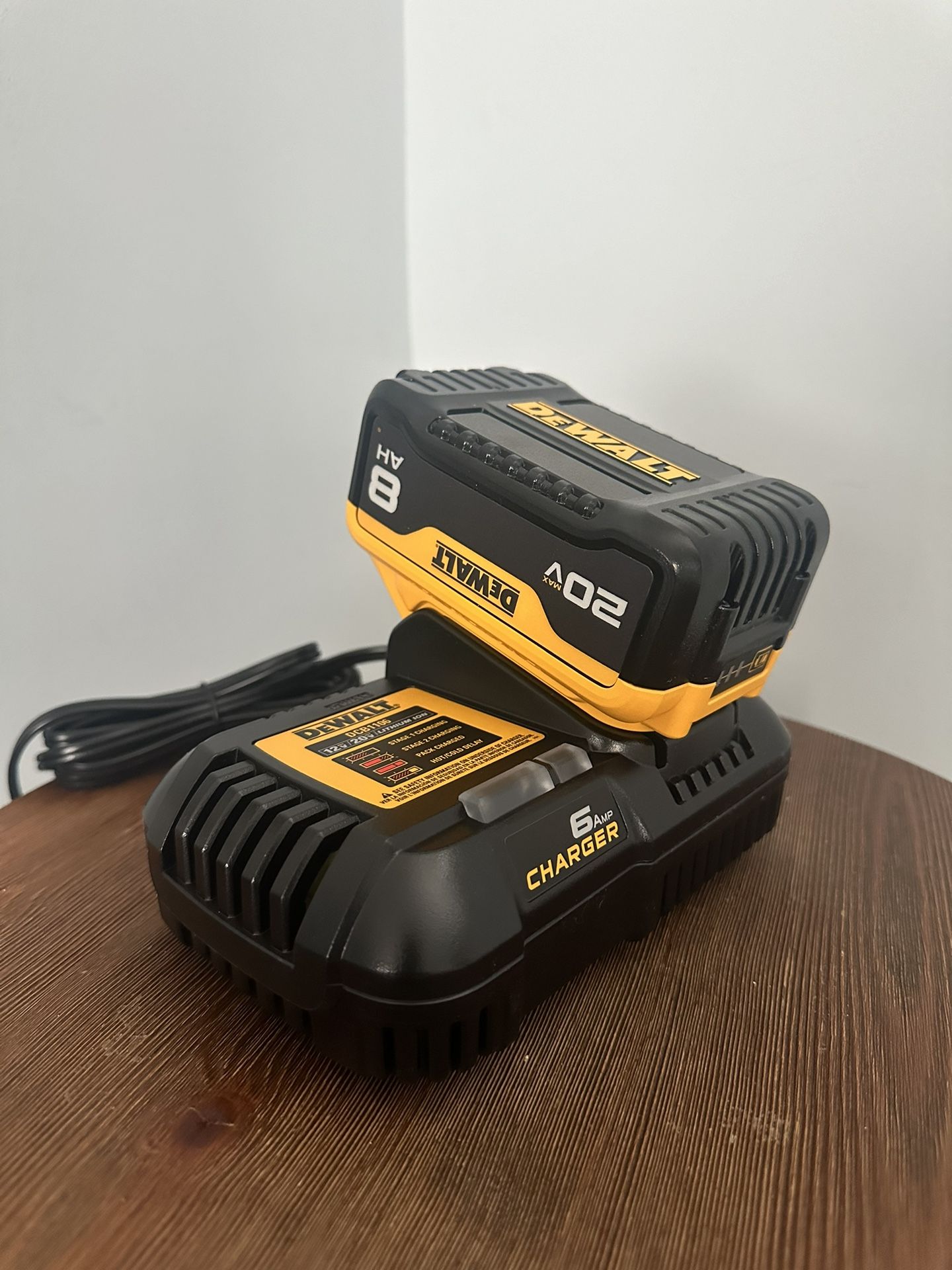 Dewalt Kit Charger 6.0 Amp & Battery 8.0Ah