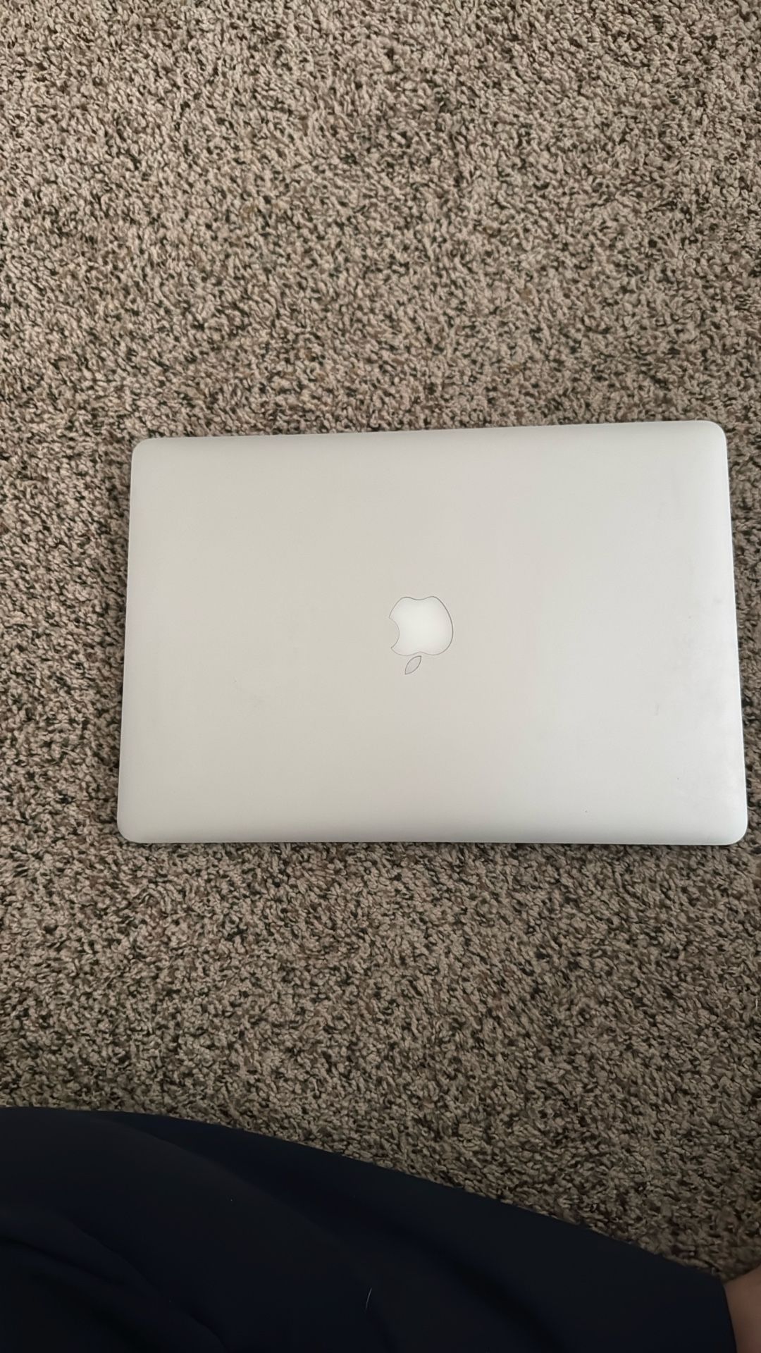 Apple MACBOOK PRO i7