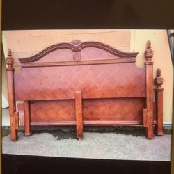🎁🥰BEAUTIFUL  KING SIZE BED FRAME-SOLID WOOD 🥰🎁good Condition Solid