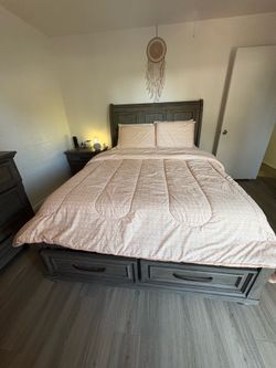 Bed queen size