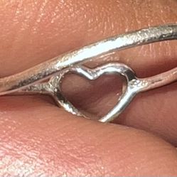 Kiwi Daisy .925 Sterling Silver Love Midi Ring