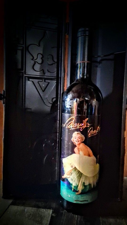 Decorative wine featuring Marilyn Monroe 1994