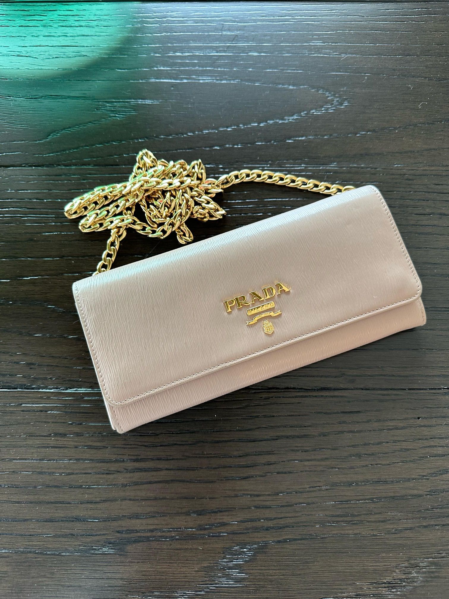 Prada Vitello Move Wallet On Chain