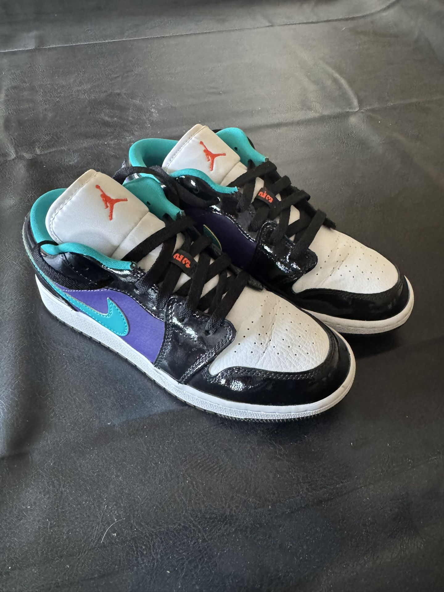 Air Jordan 1 Low (GS) Size 5.5Y Purple Teal Black White