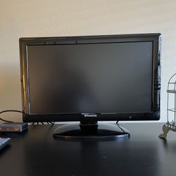 Small Polaroid TV 21x13in