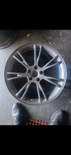 Tesla y Gunmetal Alloy Wheel Rim