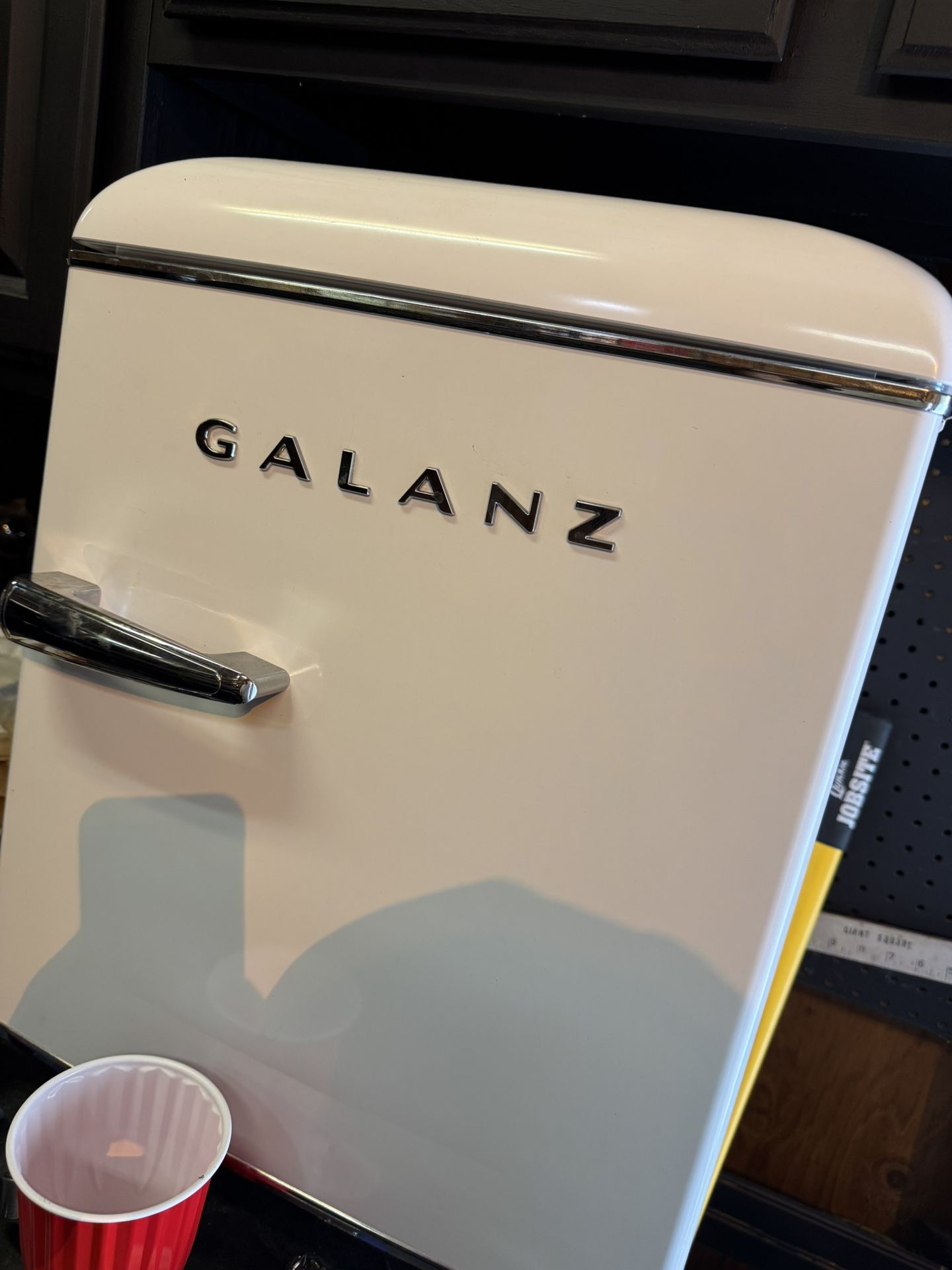 Mini fridge refrigerator