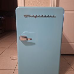 Frigidaire Retro Mini Fridge