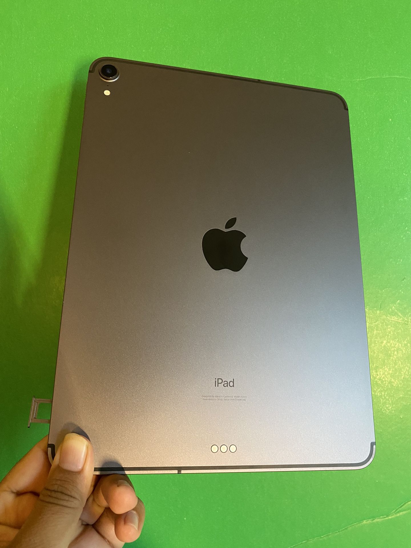 Apple IPad Pro 11” (Face ID/LiquidRetina /2018 model) 64GB WiFi + 