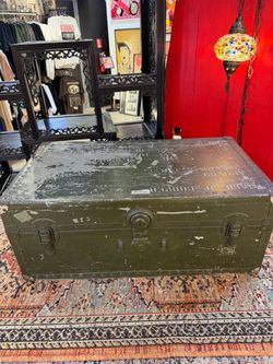 Vintage Military Style Footlocker Trunk – Olive Green – Industrial Storage
