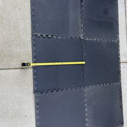 6 Black Gym Mats With Edges