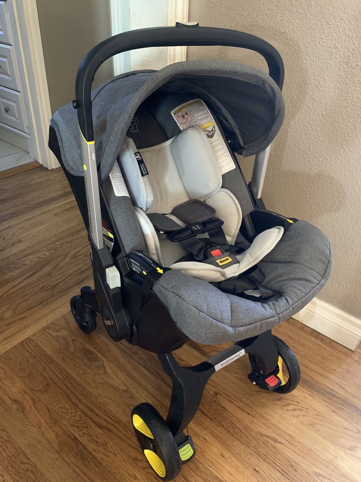Doona Car seat/stroller and base