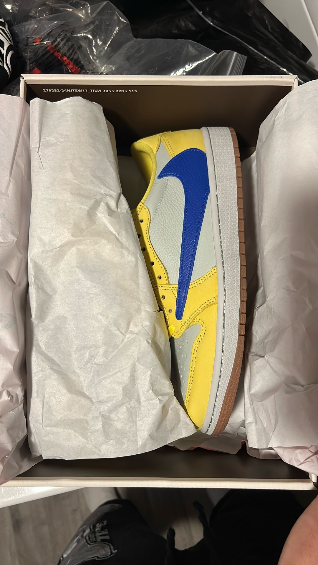 Air Jordan Travis Scott Canary Yellow 1s Size 8.5