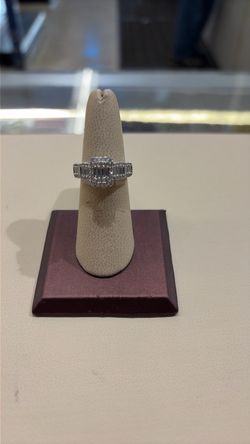 White Gold Diamond Halo Engagement Ring