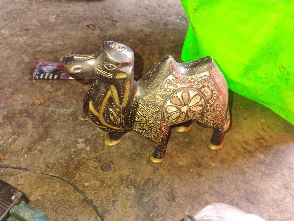 Vintage Metal Camel
