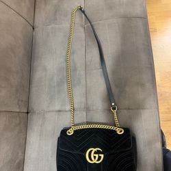 Gucci Marmont Handbag - Medium Size