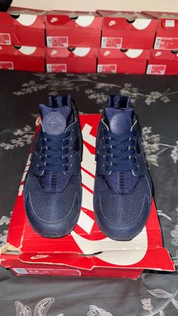 Nike/Air “Midnight Navy” Huaraches. [M9.5]