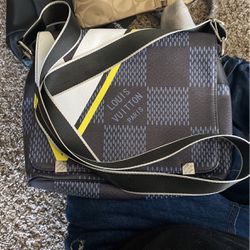 LOUIS VUITTON Messenger Bag DISTRICT PM, Collection 2017