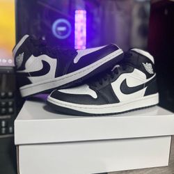 JORDAN 1 MID WHITE BLACK SIZE 9.5W/8M