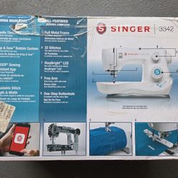 SINGER Fashion Mate™ 3342 Lightweight & Portable Sewing Machine 