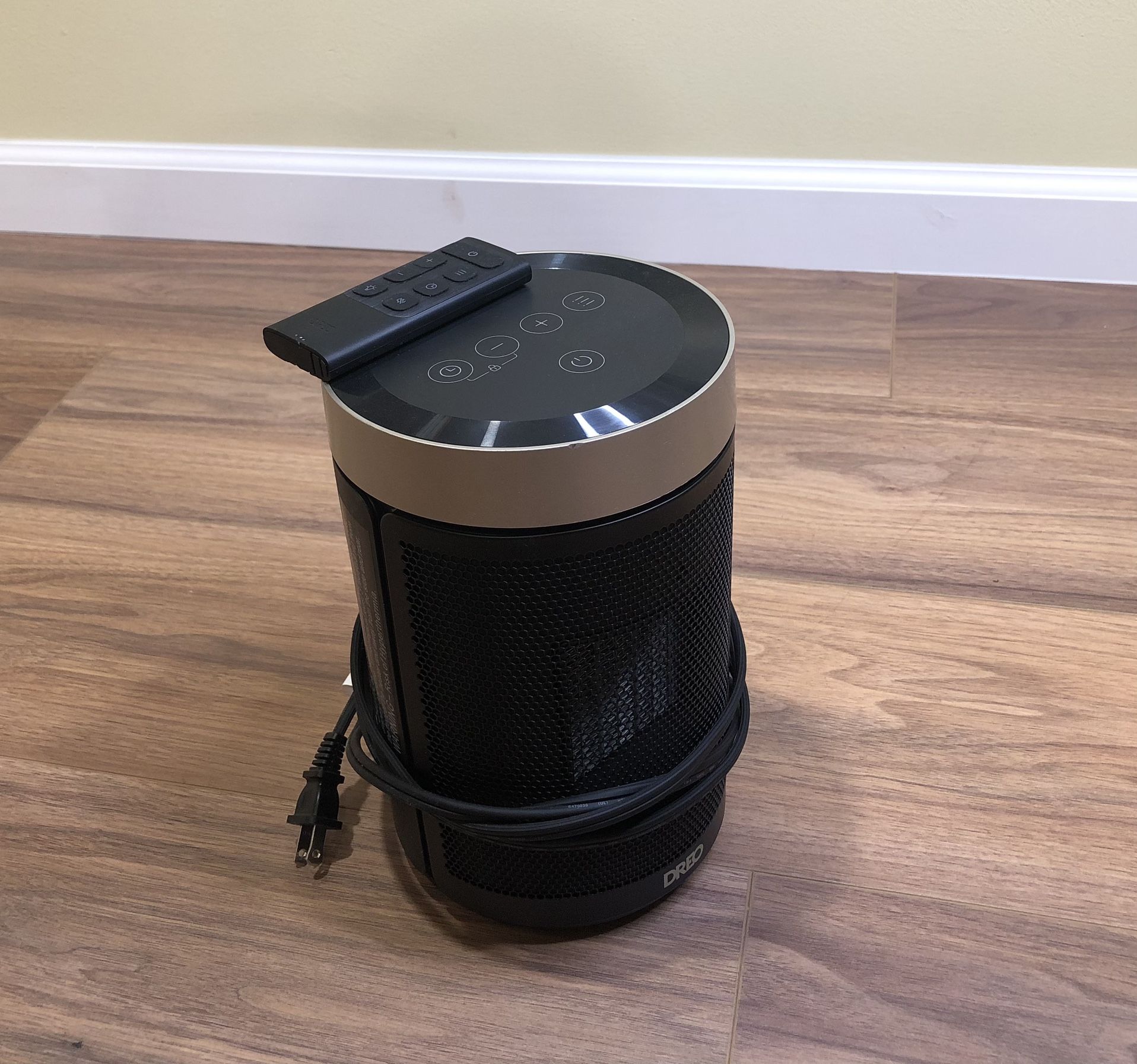Portable Heater With Remote Control And Thermostat UI