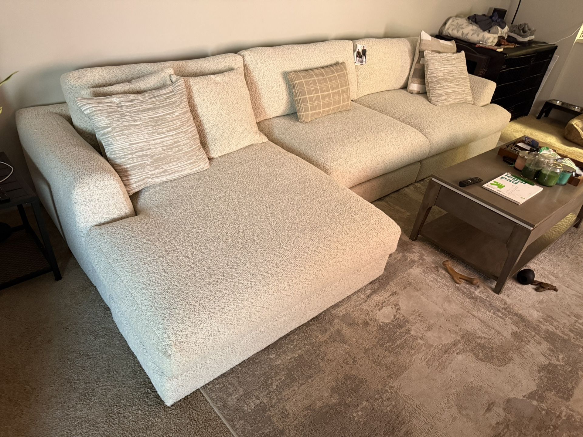 Montecito 2-pc Sofa Chaise