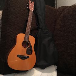 YAMAHA  Junior Guitar  FJ  With Carrier  Bag 