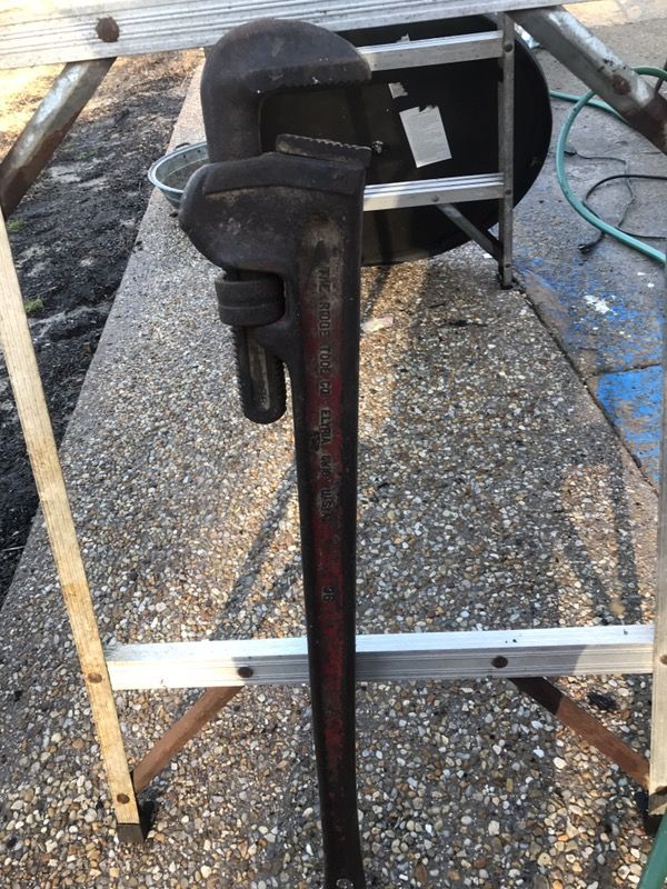 36" pipe wrench