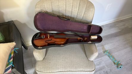 Fiddle with Hard Case and Bow