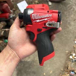 Milwaukee M12 Impact Driver 