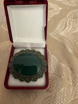 Green flower pin classic