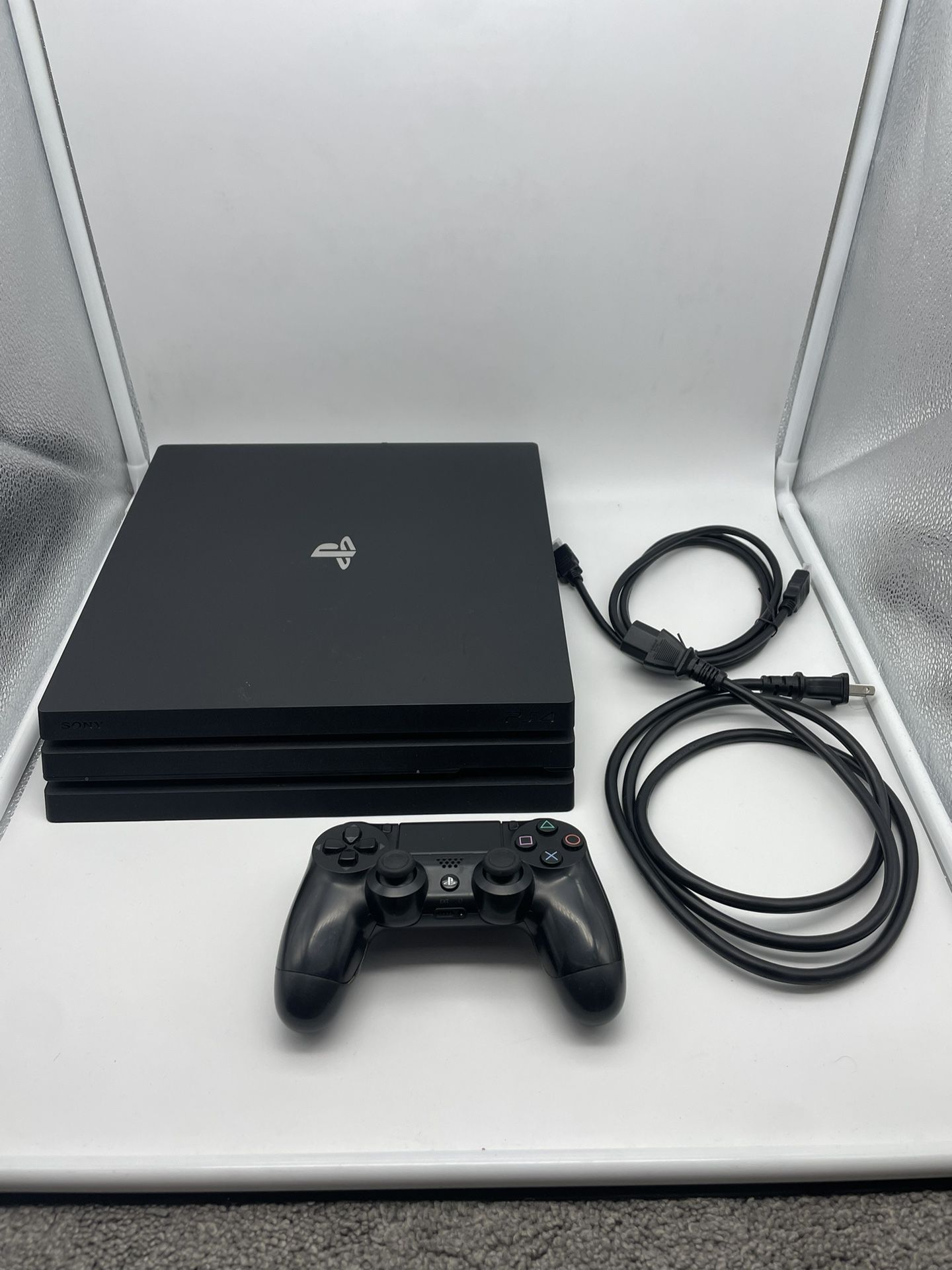 PlayStation 4 Pro PS4 Pro [1TB]