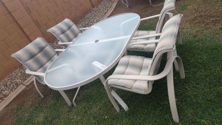 Like New Outdoor Patio Set Table with Umbrella Hole and 4 Chairs with Weather Proof Cushions
