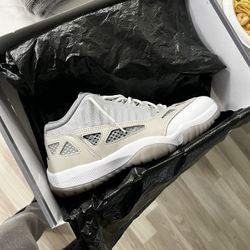 Jordan 11 Low 