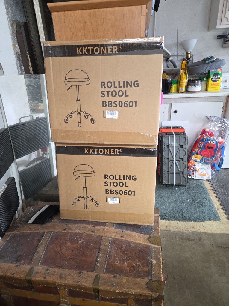 BRAND NEW IN BOX ROLLING BLACK LEATHER STOOLS SEE DESCRIPTION