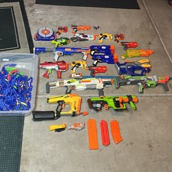 20 Nerf Blasters. With ammo, 2 targets and attachments 
