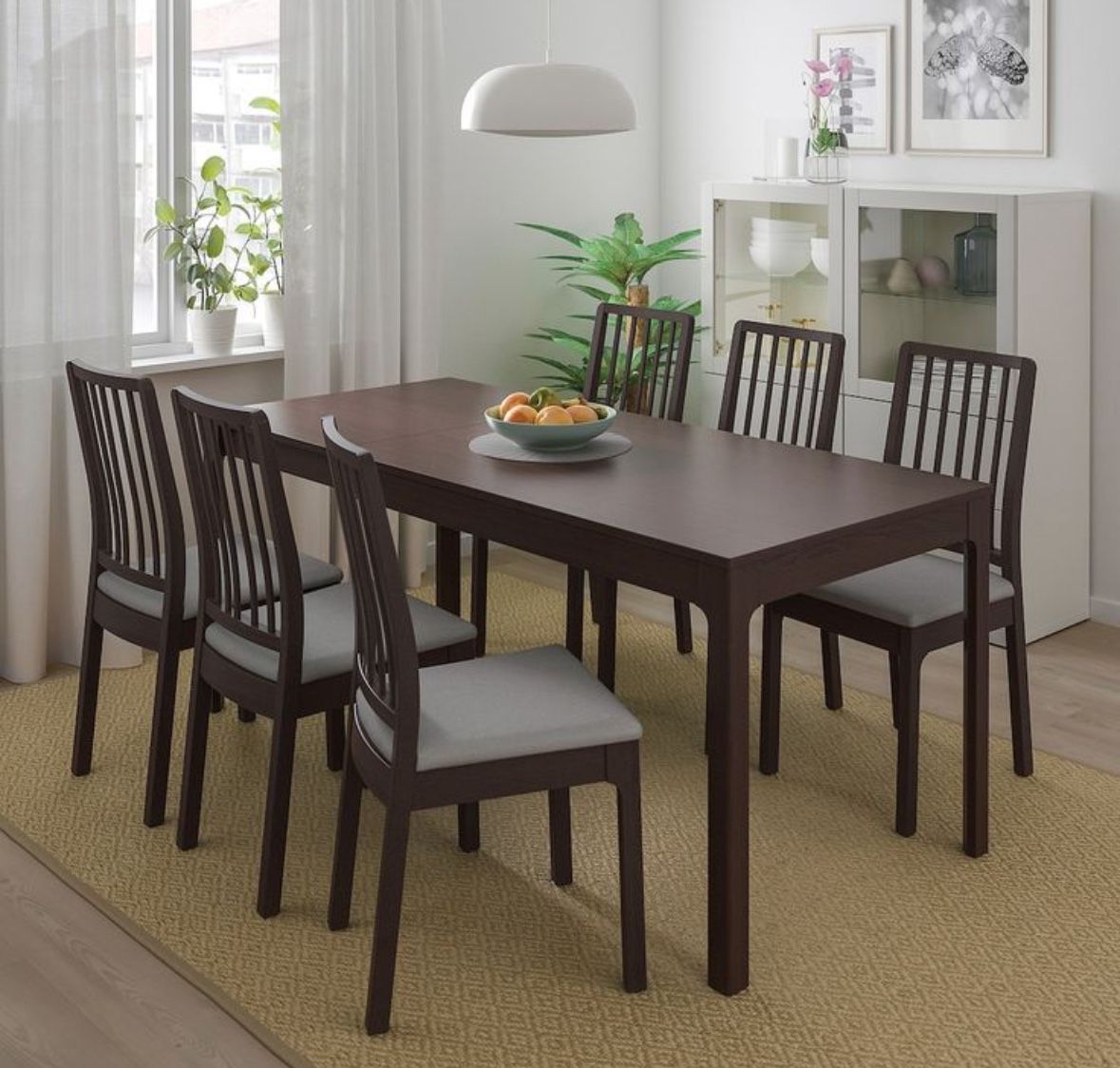 Beautiful Extendable Dining Room Set With 6 Cushioned Chairs