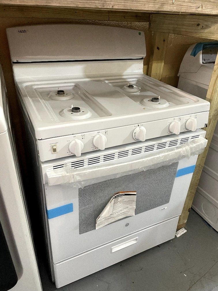 GE 30” freestanding gas stove white $300