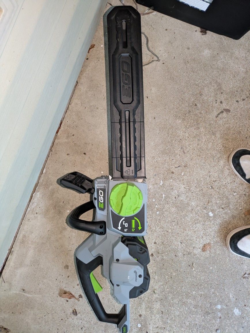 56 Volt 18 Inch Chainsaw