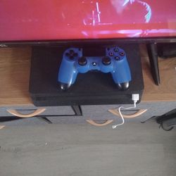 PS4 And 1 Controller 