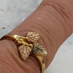 SOLID GOLD RING BLACK HILLS GOLD SZ 7
