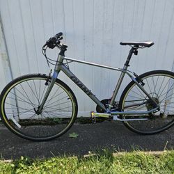Like New! Giant ESCAPE 3 Hybrid Bike 