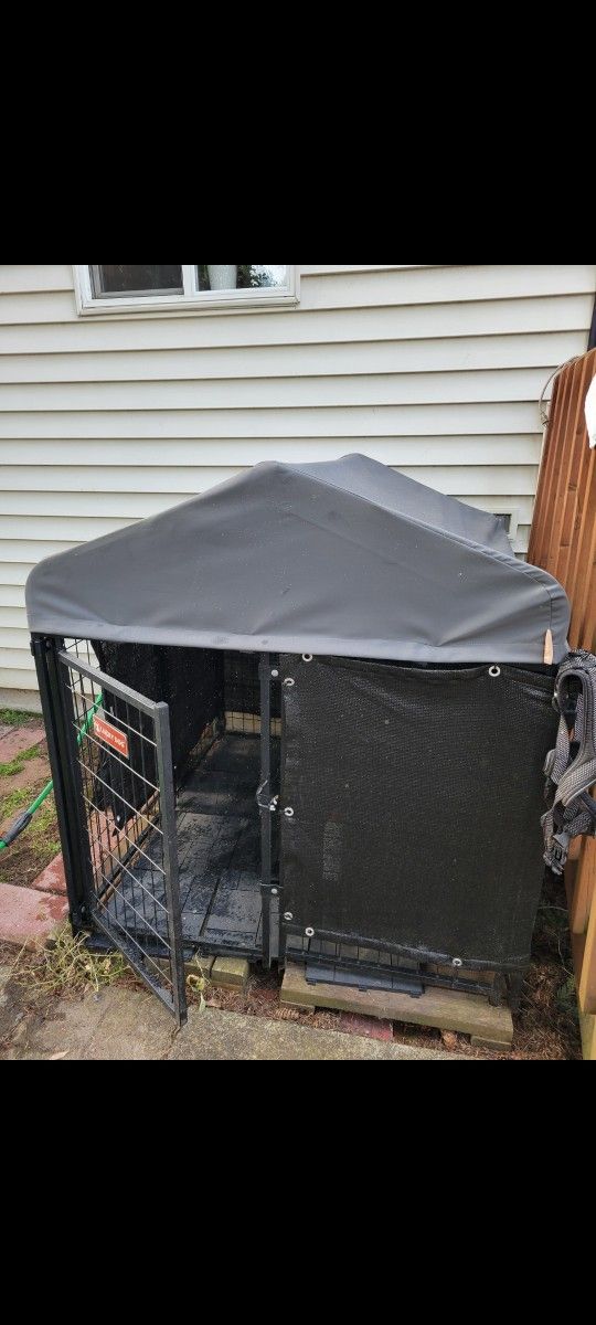 Costco...Lucky Dog STAY Series Studio Jr. Dog Kennel 4'x4' with Privacy Screen