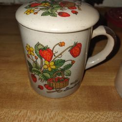 Vintage Speckled Wild Strawberry Mugs With Lids $10    Firm 