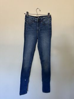 Hollister Women’s Skinny Jeans in Medium Blue Wash