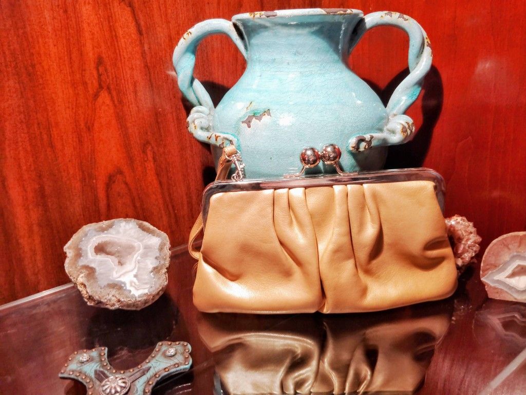 Gold Wristlet Style Clutch Handbag Pre-owned. Never Carried.