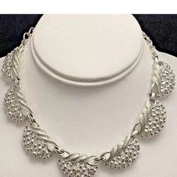 Vtg.Emmons Silver Tone Textured Necklace- 14- 17 In.